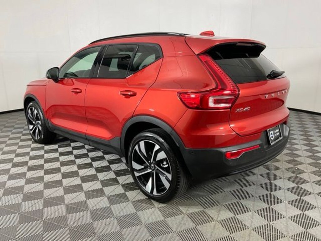 Certified 2025 Volvo XC40 B5 Ultra Dark Theme SUV