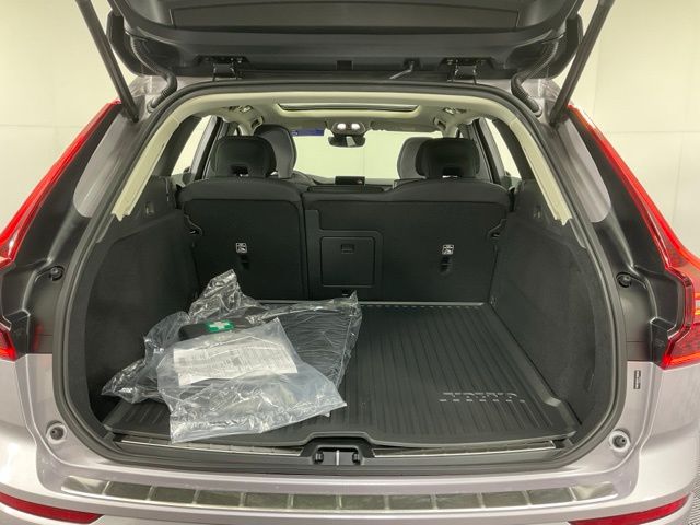 2026 Volvo XC60 Plus - Photo 35