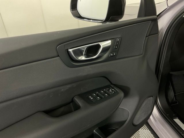2026 Volvo XC60 Plus - Photo 28
