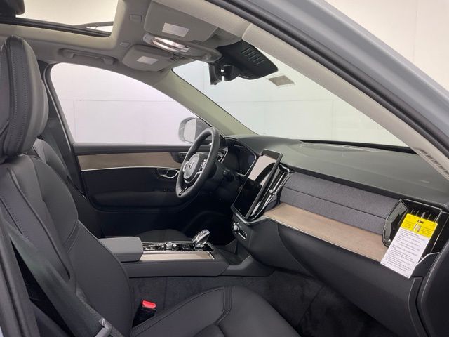 2026 Volvo XC90 Plus - Photo 32