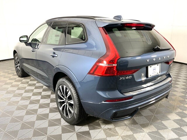2025 Volvo XC60 B5 Core photo 4