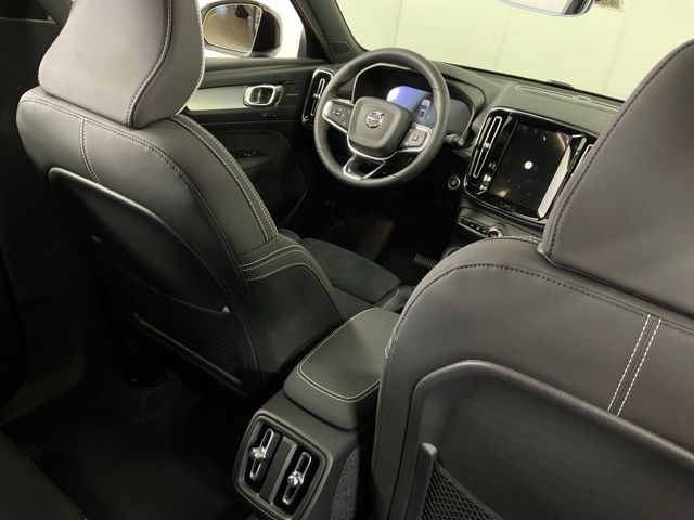 2026 Volvo XC40 Ultra Black Edition - Photo 32