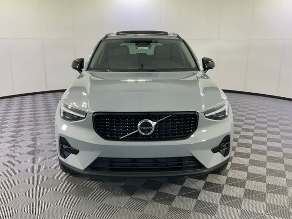 New 2026 Volvo XC40 B5 Plus SUV