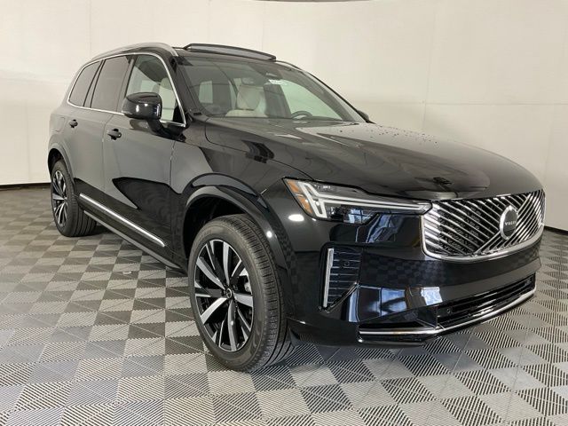 2026 Volvo XC90 B5 Core photo 3