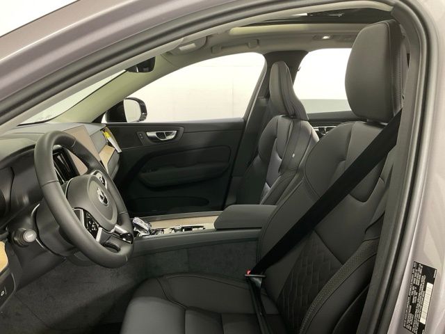 2026 Volvo XC60 Plus - Photo 29