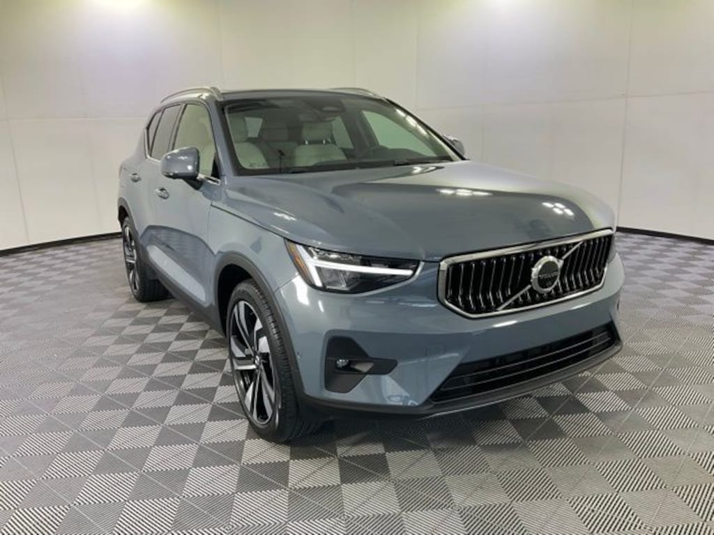 Certified 2023 Volvo XC40 B5 AWD Ultimate Bright SUV