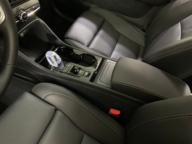 2026 Volvo XC40 Plus - Photo 19