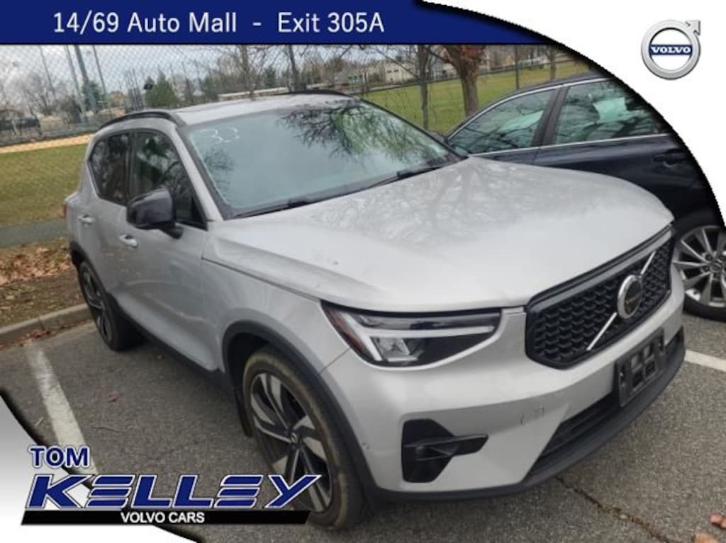 Used 2023 Volvo XC40 B5 AWD Plus Dark SUV