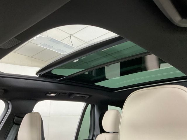 2026 Volvo XC90 Plus - Photo 25