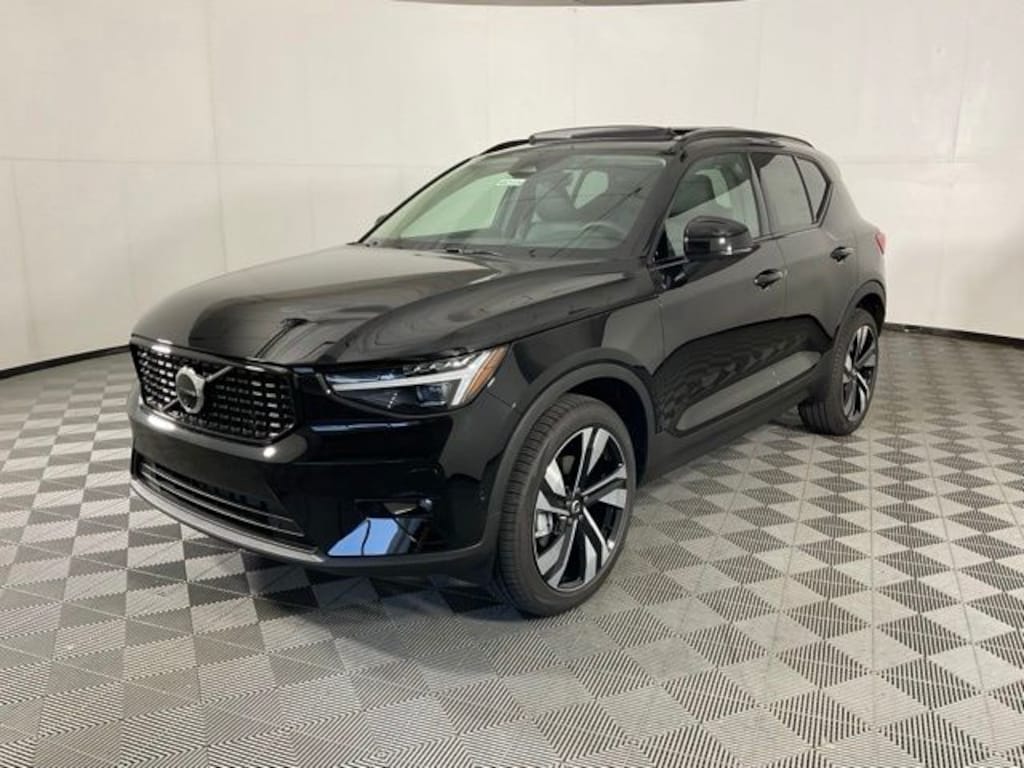 New 2026 Volvo XC40 B5 Ultra SUV