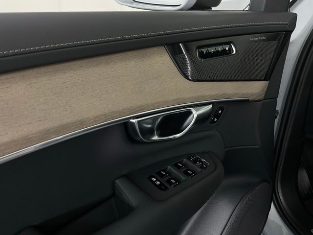 2026 Volvo XC90 Plus - Photo 29