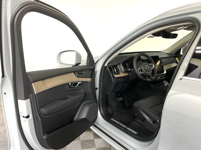 2026 Volvo XC90 Plus - Photo 28