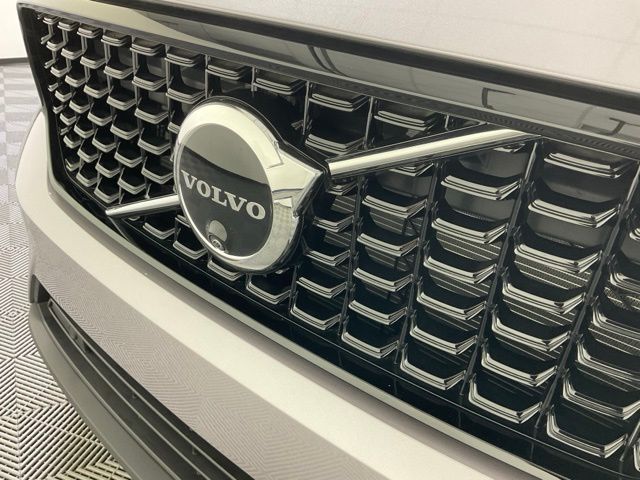2026 Volvo XC40 Plus - Photo 11