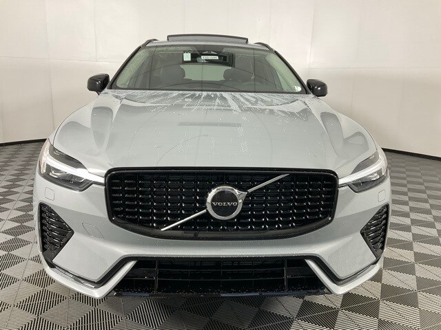 2025 Volvo XC60 B5 Core photo 4
