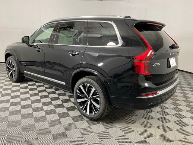2026 Volvo XC90 B5 Core photo 4
