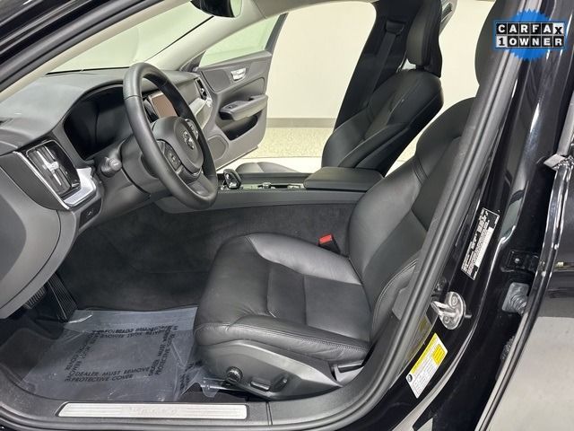 2025 Volvo S60 B5 Core photo 3