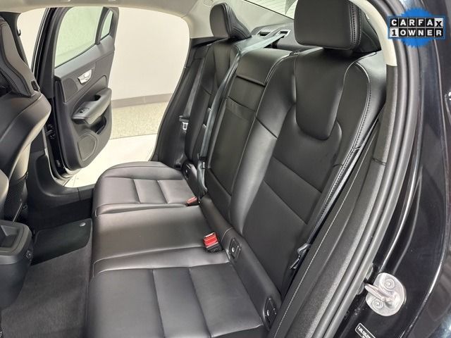 2025 Volvo S60 B5 Core photo 4