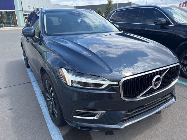 2019 Volvo XC60 Hybrid T8 Momentum photo 2