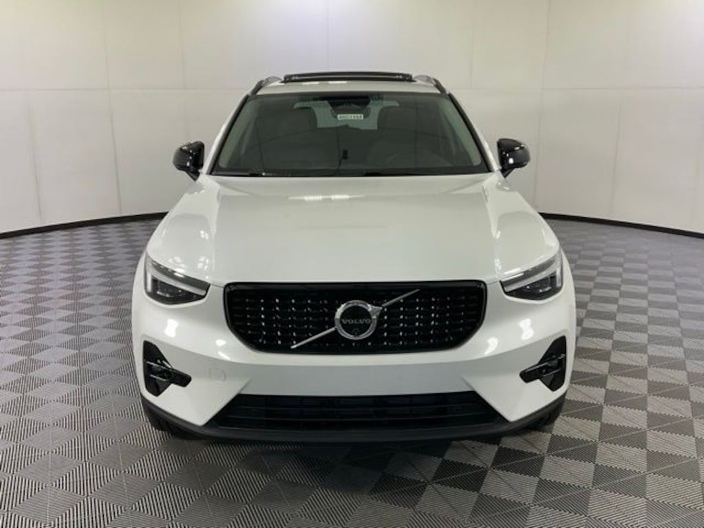 New 2026 Volvo XC40 B5 Ultra SUV