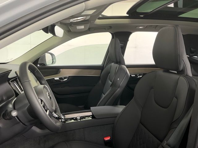 2026 Volvo XC90 Plus - Photo 30