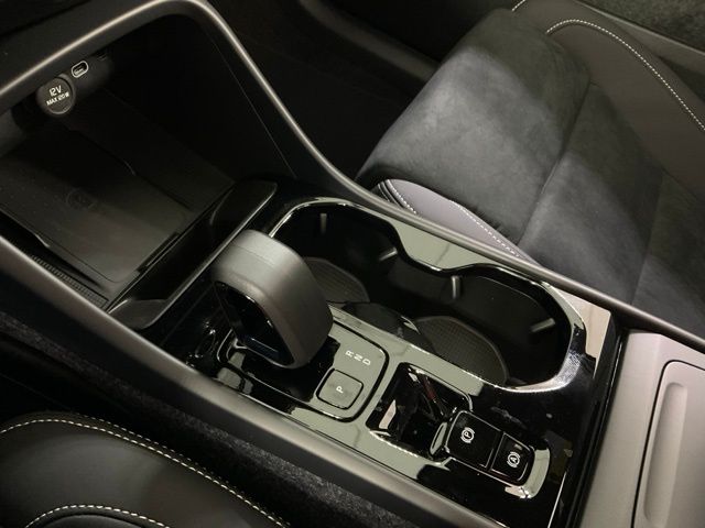 2026 Volvo XC40 Ultra Black Edition - Photo 21