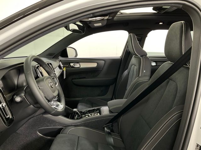 2026 Volvo XC40 Ultra Black Edition - Photo 29