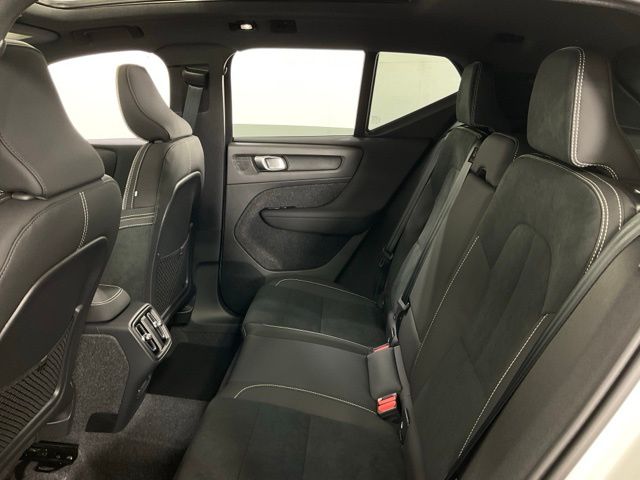 2026 Volvo XC40 Ultra Black Edition - Photo 34