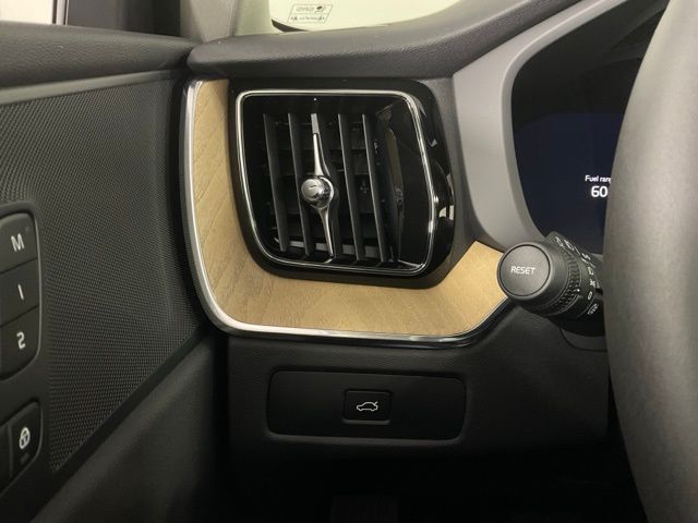 2026 Volvo XC60 Plus - Photo 25