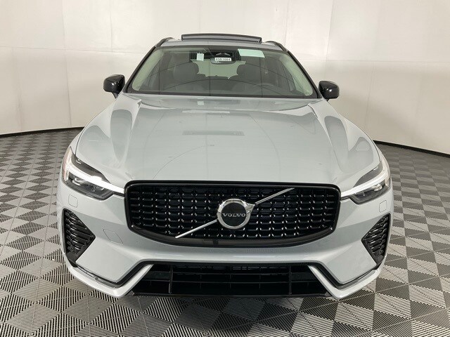 2025 Volvo XC60 B5 Core photo 4