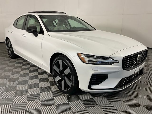 2024 Volvo S60 Recharge T8 Ultimate photo 4