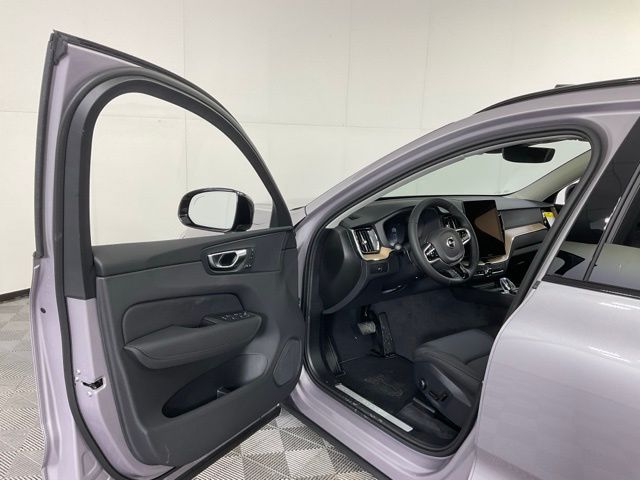 2026 Volvo XC60 Plus - Photo 27