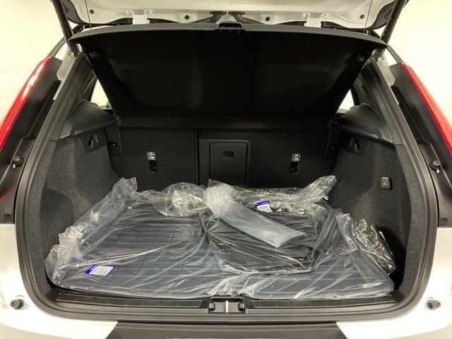 2026 Volvo XC40 Ultra Black Edition - Photo 35