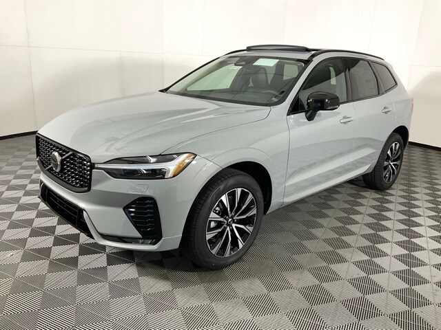 2025 Volvo XC60 B5 Core photo 3