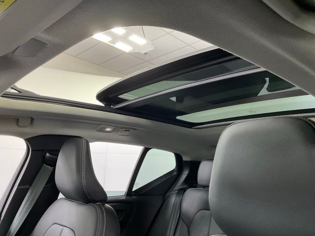 2026 Volvo XC40 Plus - Photo 27