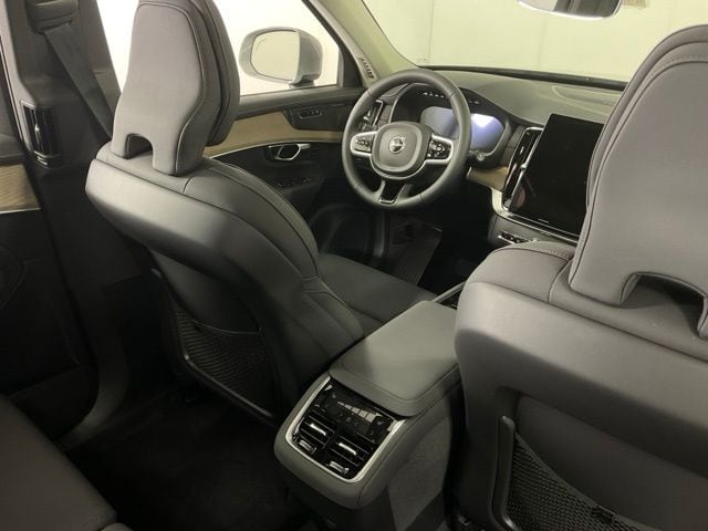 2026 Volvo XC90 Plus - Photo 33