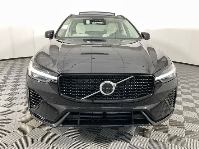 2025 Volvo XC60 Hybrid T8 Plus photo 4