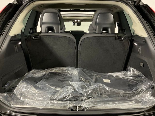 2026 Volvo XC90 Plus - Photo 37