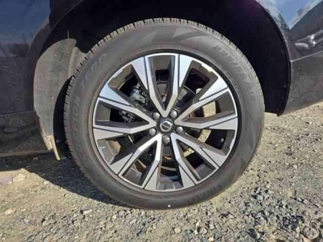 2024 Volvo XC60 B5 Plus photo 4