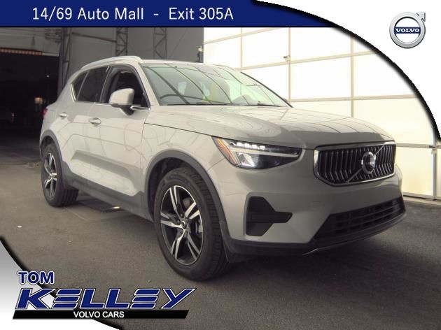 2025 Volvo XC40 B5 Core Bright AWD's photo