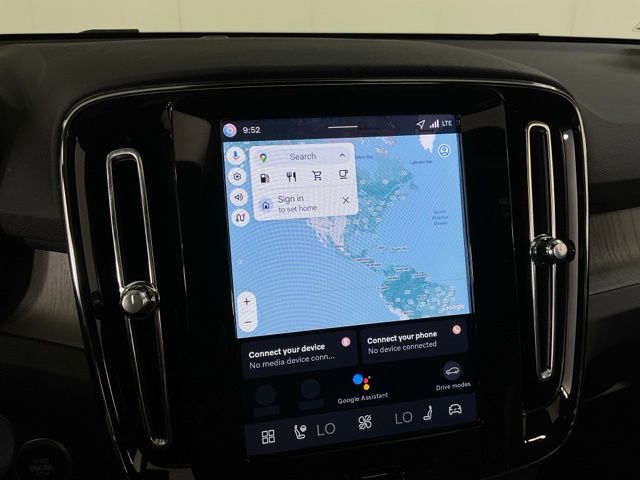 2026 Volvo XC40 Plus - Photo 16