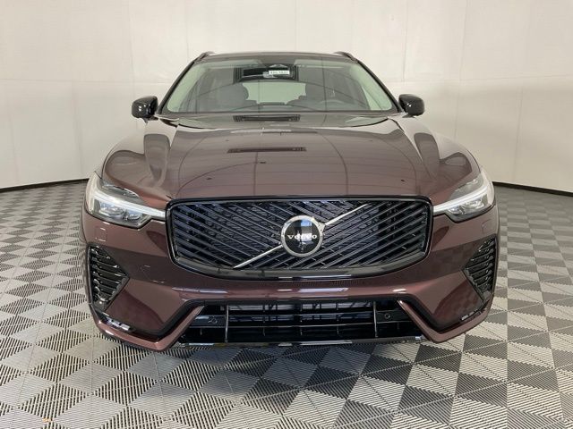 2026 Volvo XC60 B5 Plus photo 3