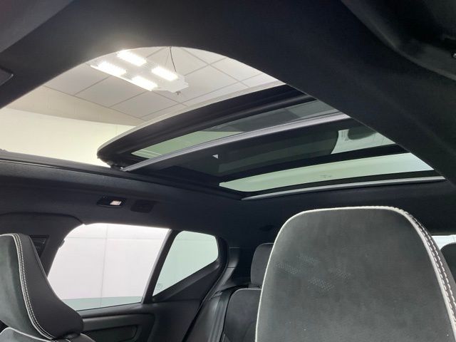 2026 Volvo XC40 Ultra Black Edition - Photo 24