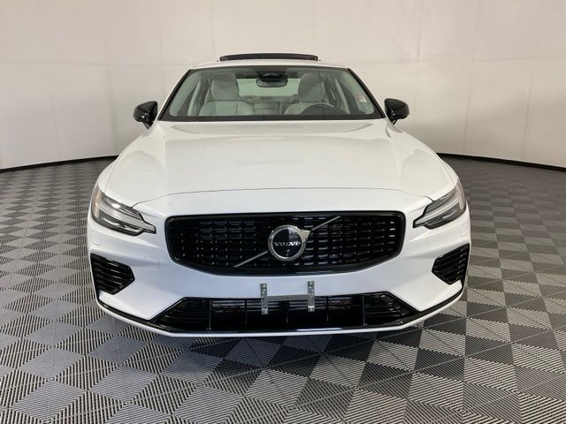 2024 Volvo S60 Recharge T8 Ultimate photo 3