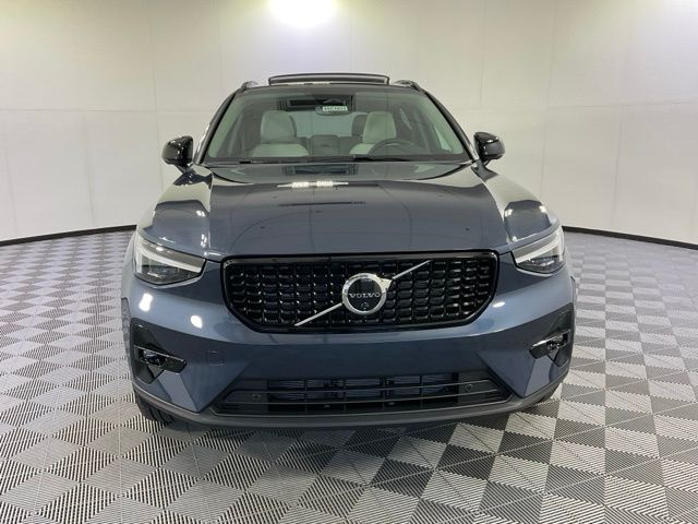 2026 Volvo XC40 photo 3