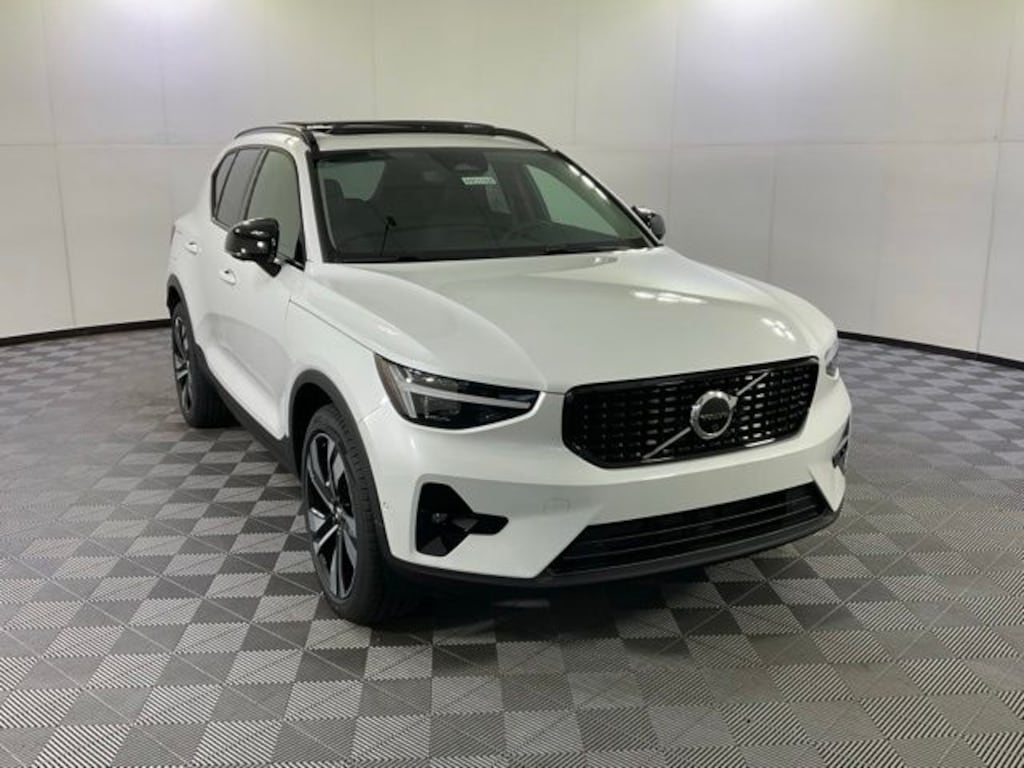 New 2026 Volvo XC40 B5 Ultra SUV