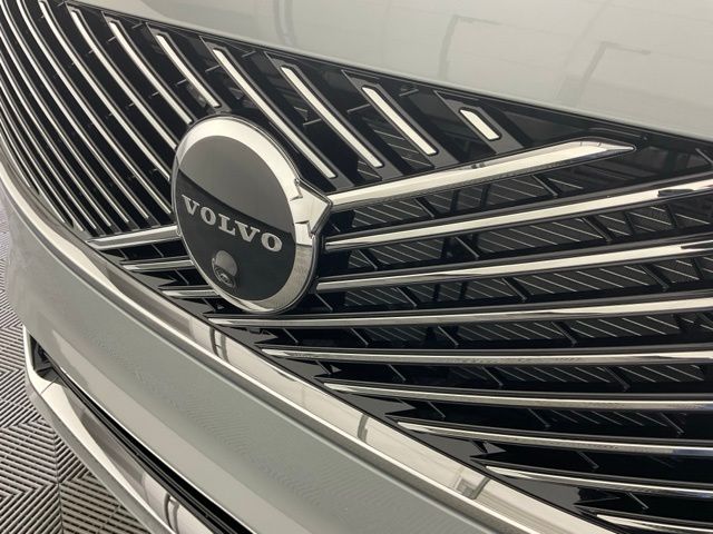 2026 Volvo XC90 Plus - Photo 7