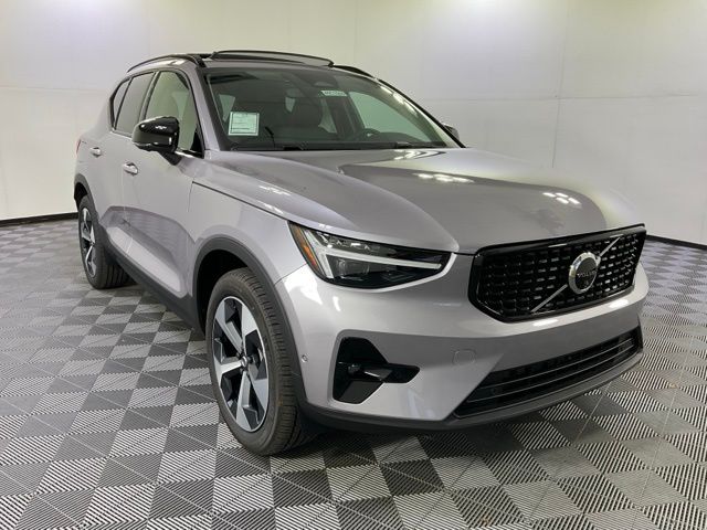 2026 Volvo XC40 Plus photo 2