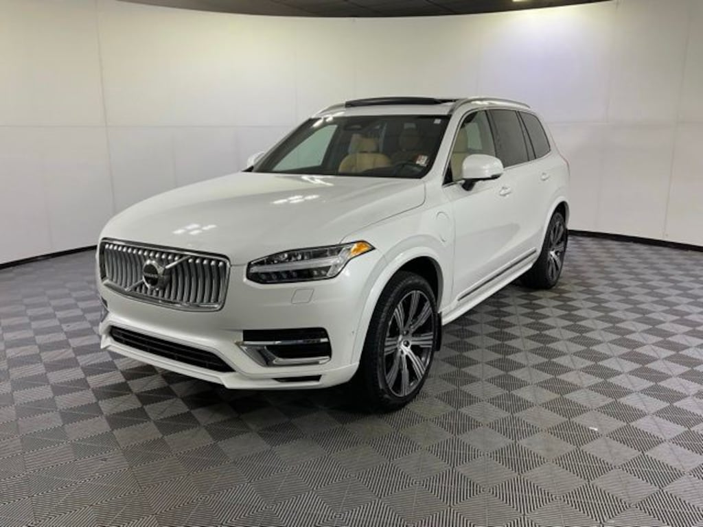 Certified 2025 Volvo XC90 plug-in hybrid T8 Ultra 7-Seater SUV
