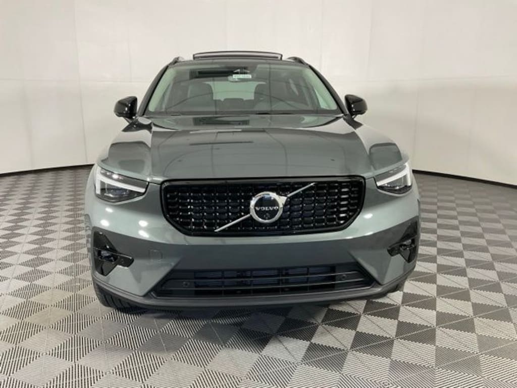 New 2026 Volvo XC40 B5 Ultra SUV