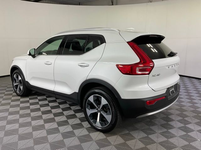 2024 Volvo XC40 Plus photo 4